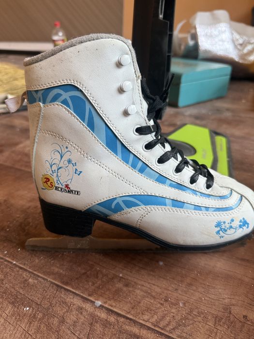 Продам коньки в хорошем состояний