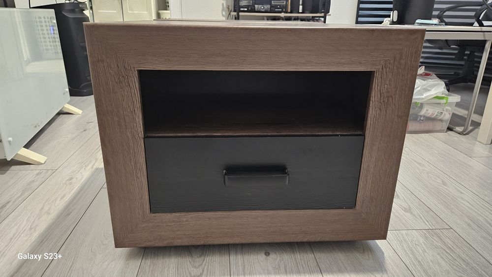 Два броя нощни шкафчета с чекмедже и LED