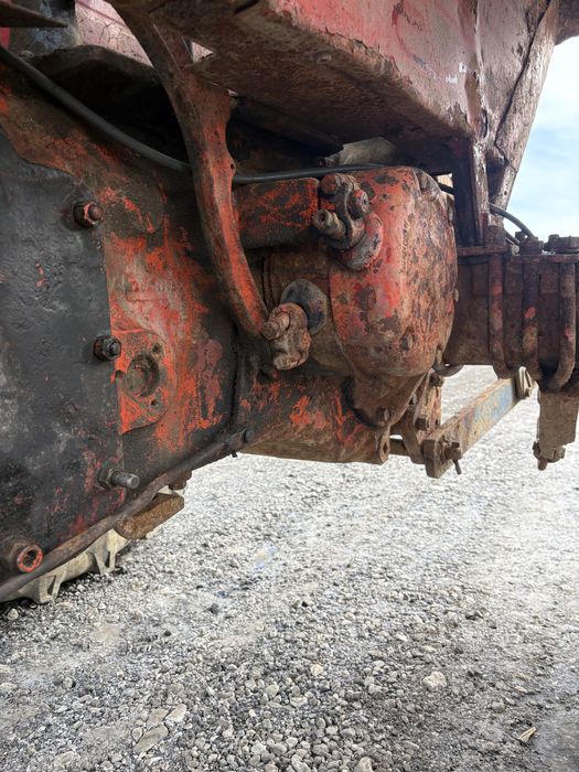 Tractor u 650 cu manobloc si frana de mana