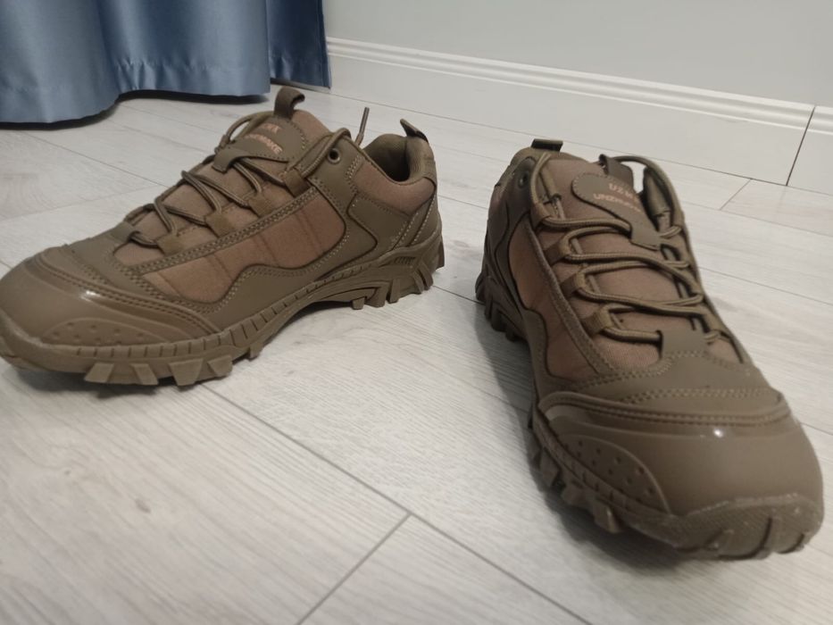 Продам военные кроссовки