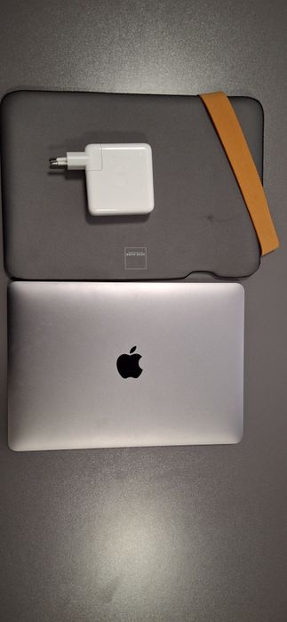 Macbook серебристый