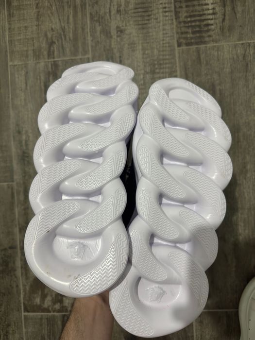 Versace Chain Reaction