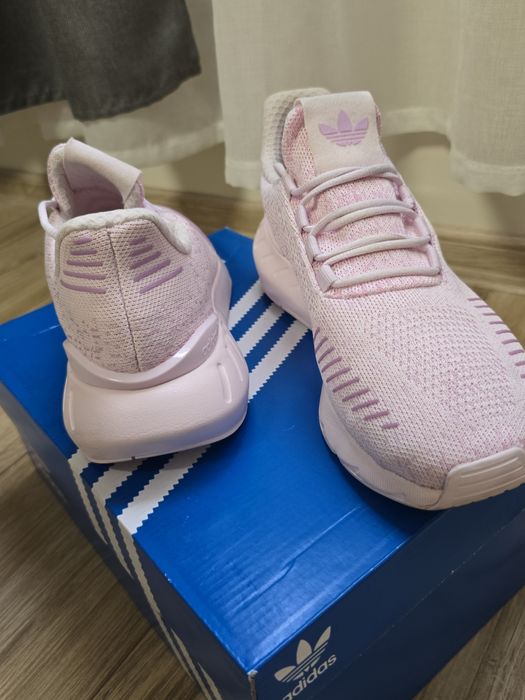 Розови маратонки Адидас