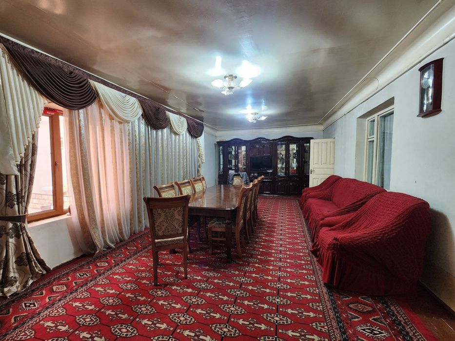 Karvon bozor territoriyasida 5,5-sotixli uchastka sotiladi.