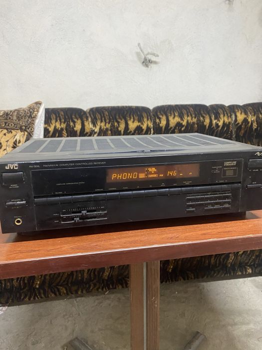 ресийвър JVC RX-304L.