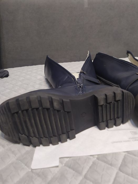 Продам зимние  сапоги на девочку