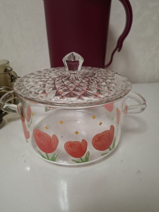 Графин tupperware,  чайник Wilmax, стаканы и кастрюля