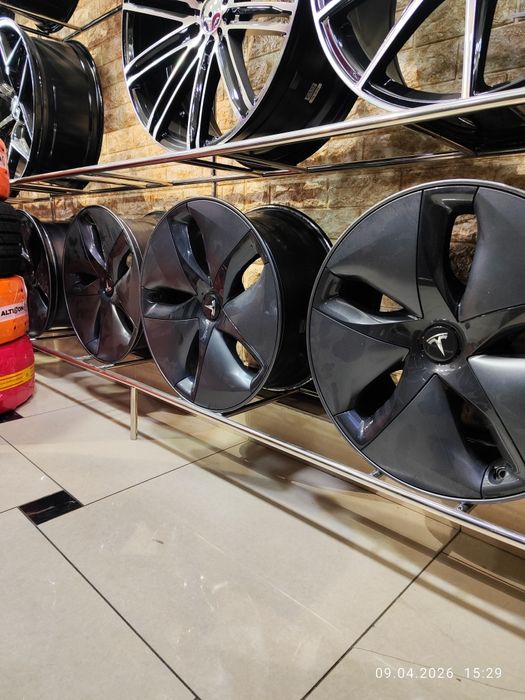 Tesla model 3 diska R18 Orginal