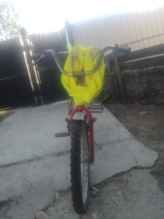Vând bicicletă. Bicicleta este foarte bună nu are niciun defect