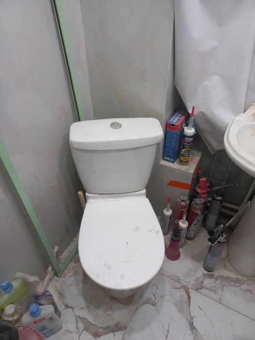 Продам унитаз в хорошем состоянии бу