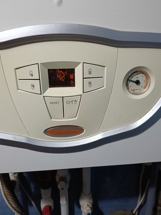 Vând centrala immergas Eolo mini 24