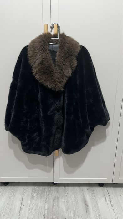 Продам шубу размер стандарт.