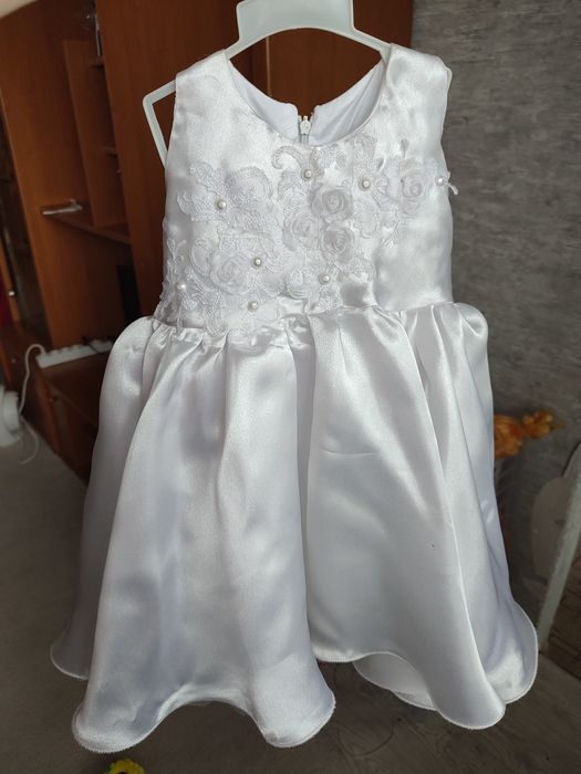 Продам празднечные платья