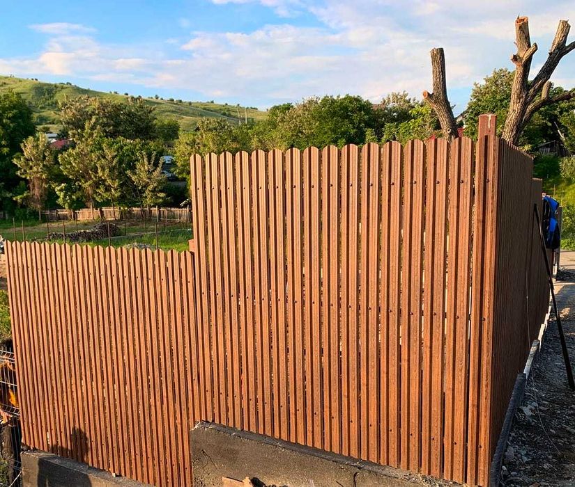 Garduri și porți stil jaluzea șipcă metalică tabla cutata