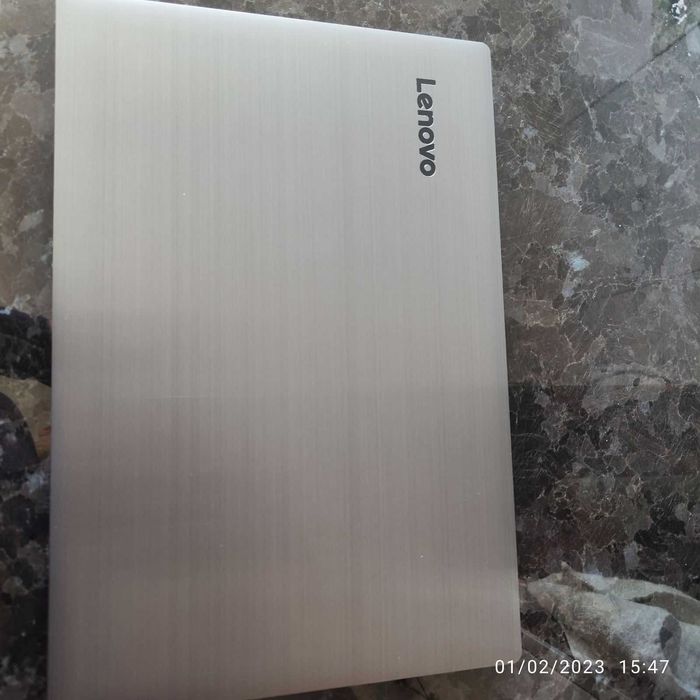 Лаптоп Lenovo V330-15IKB . Неразличим от нов. Отлично състояние