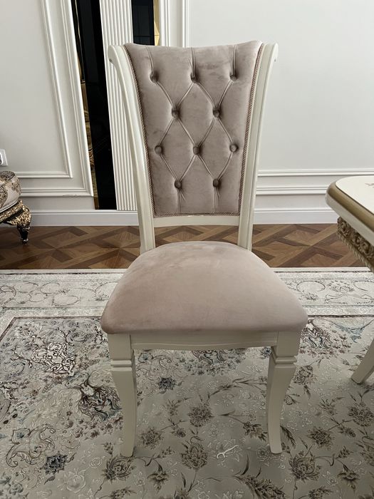 Стол для гостиной