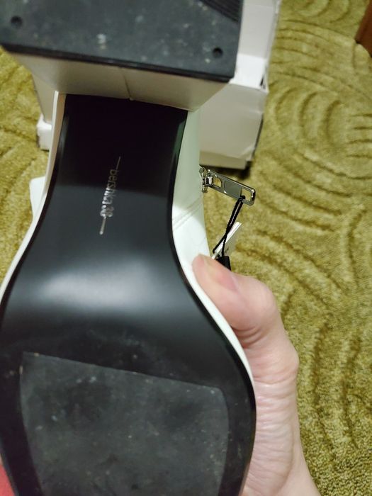 Botine/ ghete albe Bershka 38