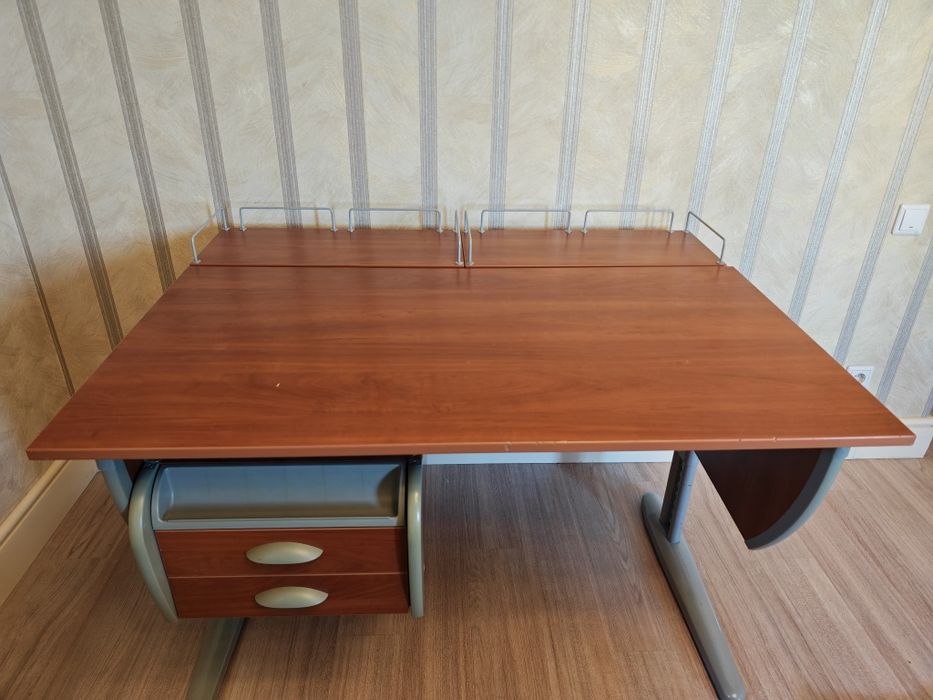 Парта регулируемая с тумбой