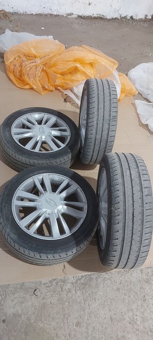 Продам комплект дисков с резиной Веста