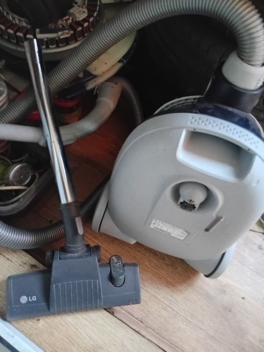 Продам пылесос electrolux accelerator 1800w рабочий