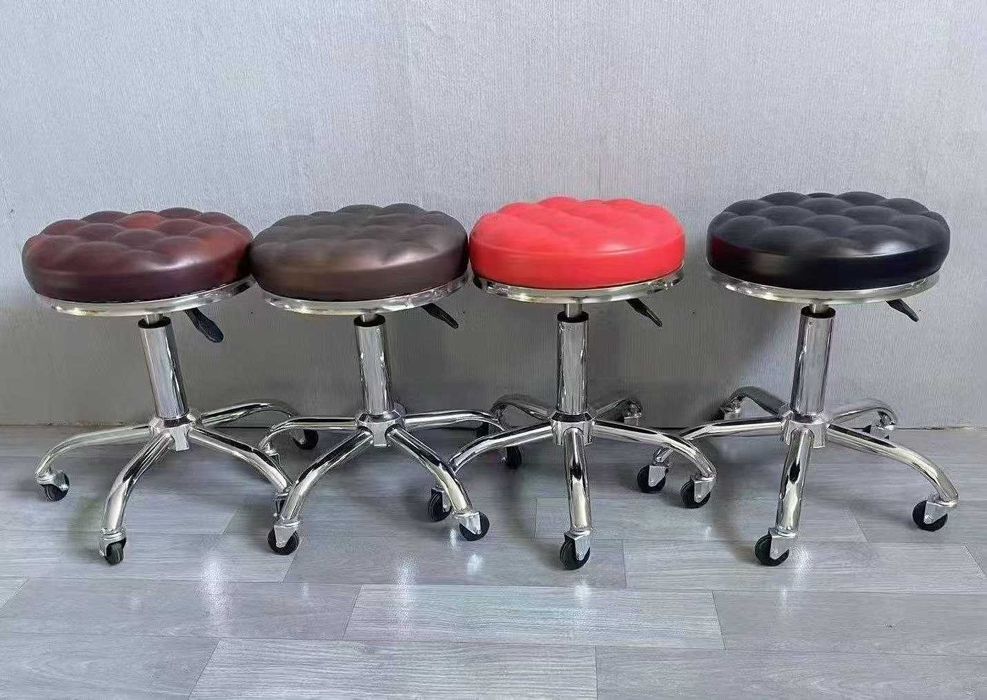 Регулируемый табурет на колёсиках