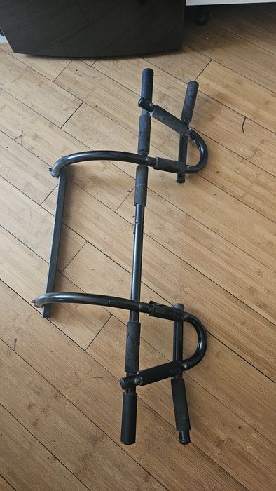 Продам турник для квартиры