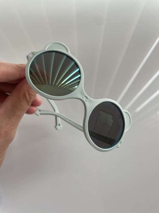 Слънчеви очила, пояс, шапка и басейн за дете до 1 година