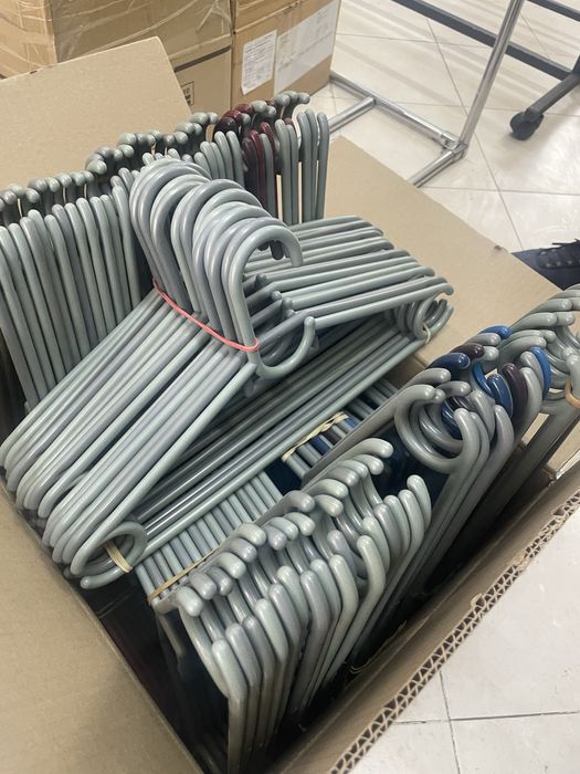 Плечики, вешалки для одежды