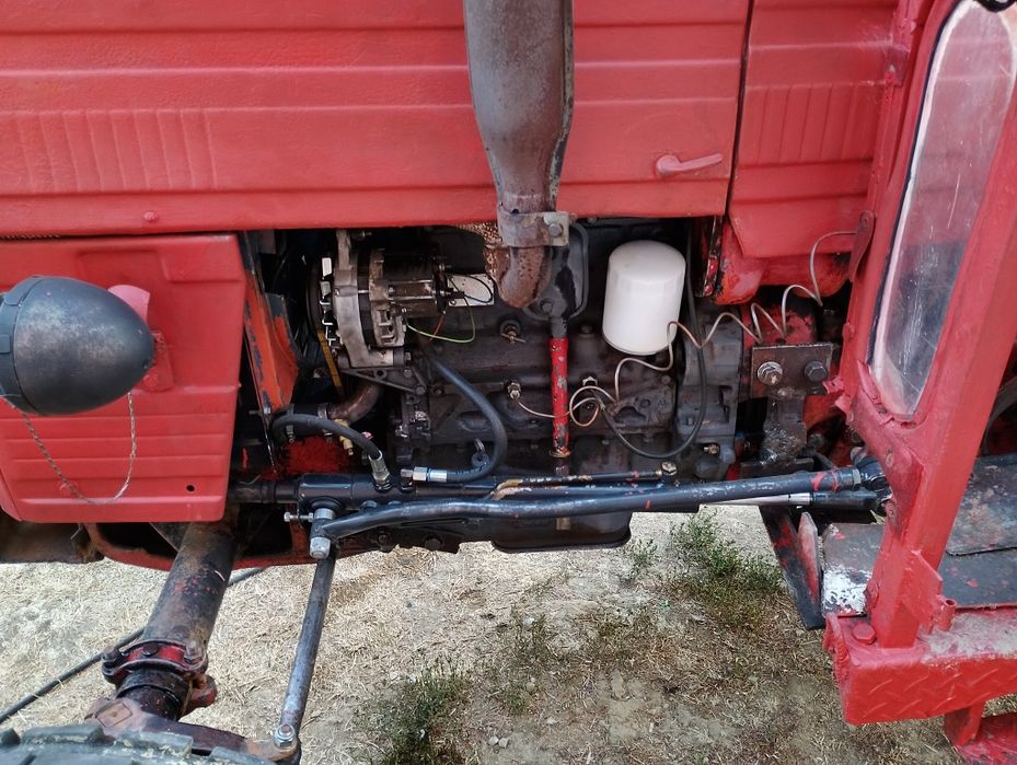 Vând tractor u445
