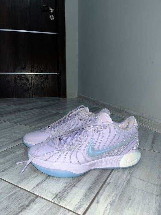 Баскетболни обувки LEBRON XXI Easter(ЧИСТО НОВИ) 44 номер