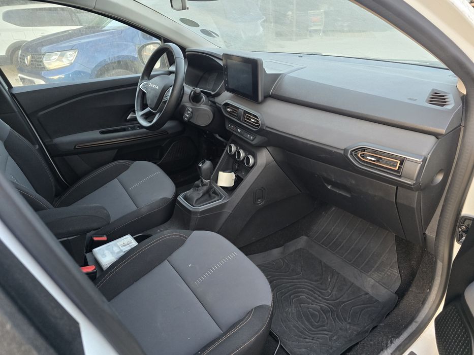 Dacia Jogger 1.6 Hibrid 7 locuri 2024  extreme Automata  28 mii km Avariat