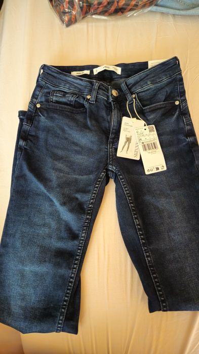 Тесни дънки push up Mango