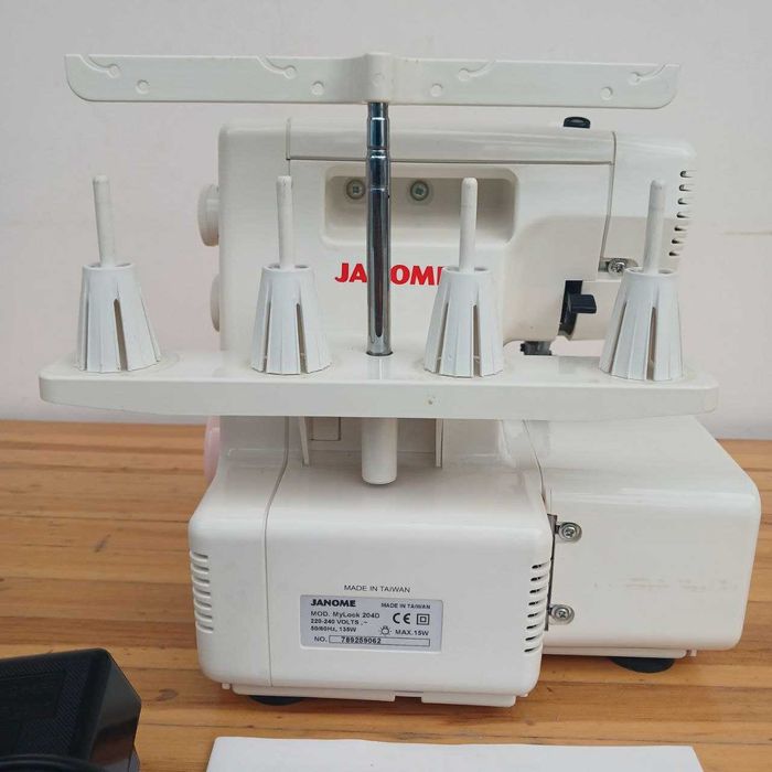 Janome 204D(Япония). Год гарантии/Металл/Комплект.