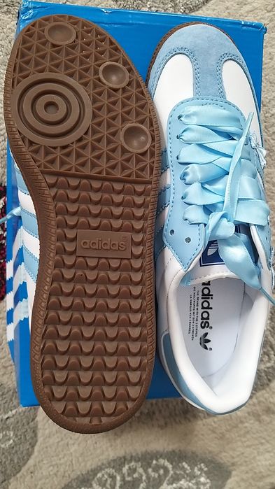 Женские кроссовки под бренд