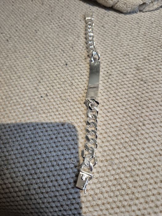 Сребърна гривна с плочка