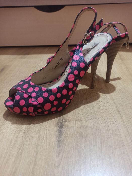 Продам босоножки