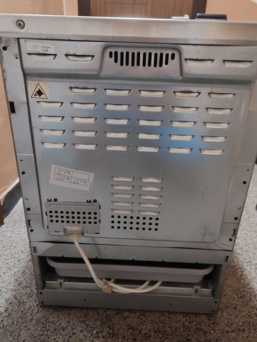 Продавам печка AEG