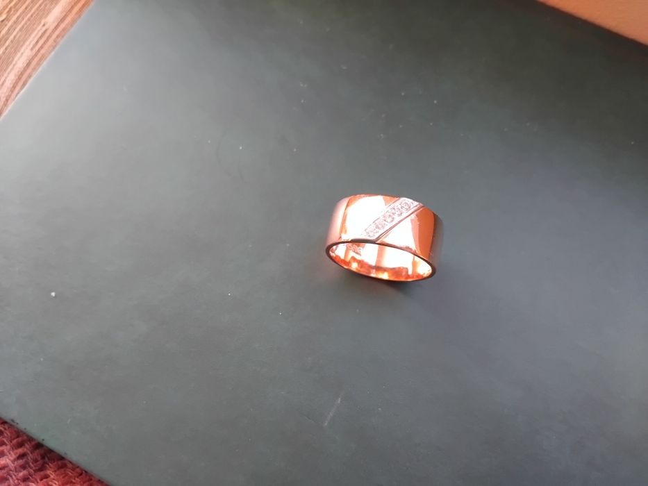 Позлатен пръстен проба 585 със сребро номер 8