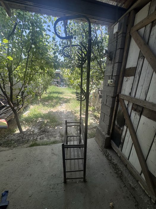 Вешалка  бесплатно, даром.