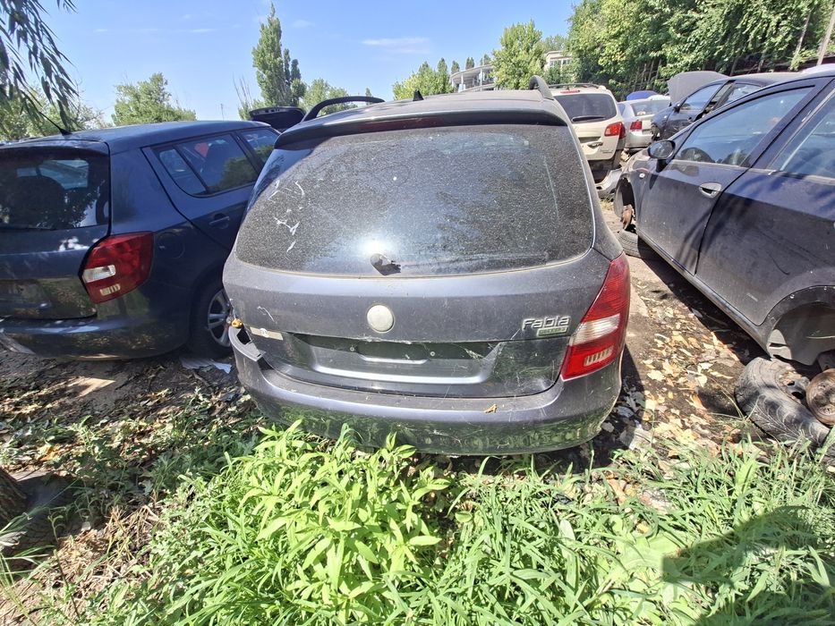 Dezmembrez Skoda Fabia 2  1.2 Benzina 2011 CHFA BZG