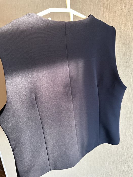 Темно-синяя жилетка