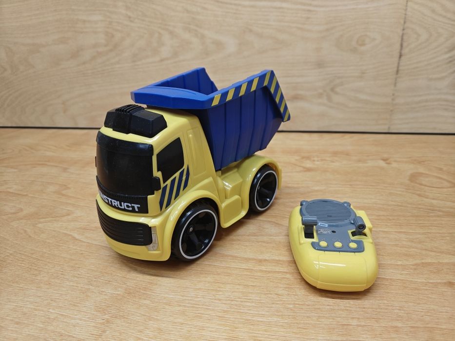 Камион и фадрома(багер) с диснационно, боклукчийски камион и бетоновоз