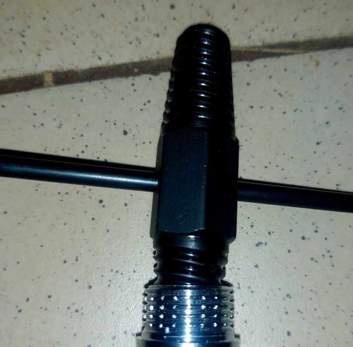 Екстрактор за вадене на скъсани ексцентрици и фитинги до 3/4"