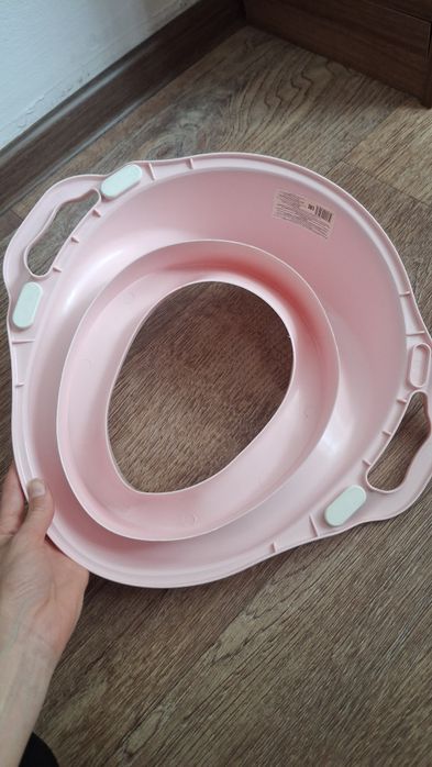 Продам сиденье на унитаз Babyton для девочки