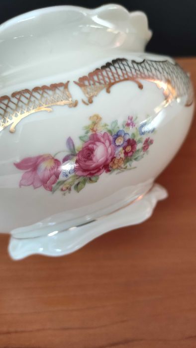 Голяма немска барокова захарница с цветя и злато