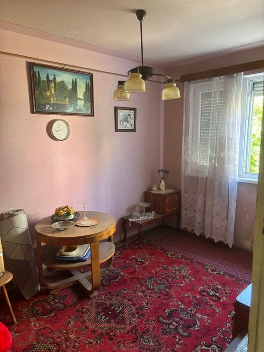 Ap 3 camere decomandate – Gura Câmpului, etaj 1
 (0754) 838 677
