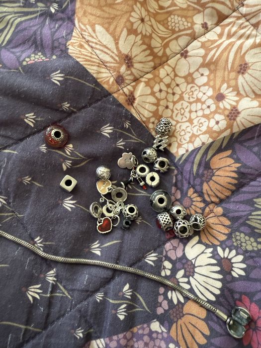 Елементи и гривна пандора.