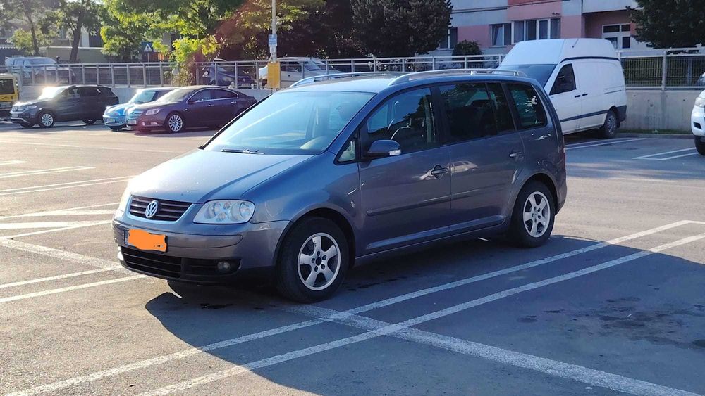 VOLKSWAGEN Touran