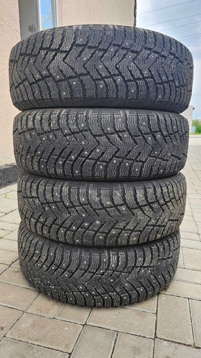 215/60/R17 комплект зимних шин