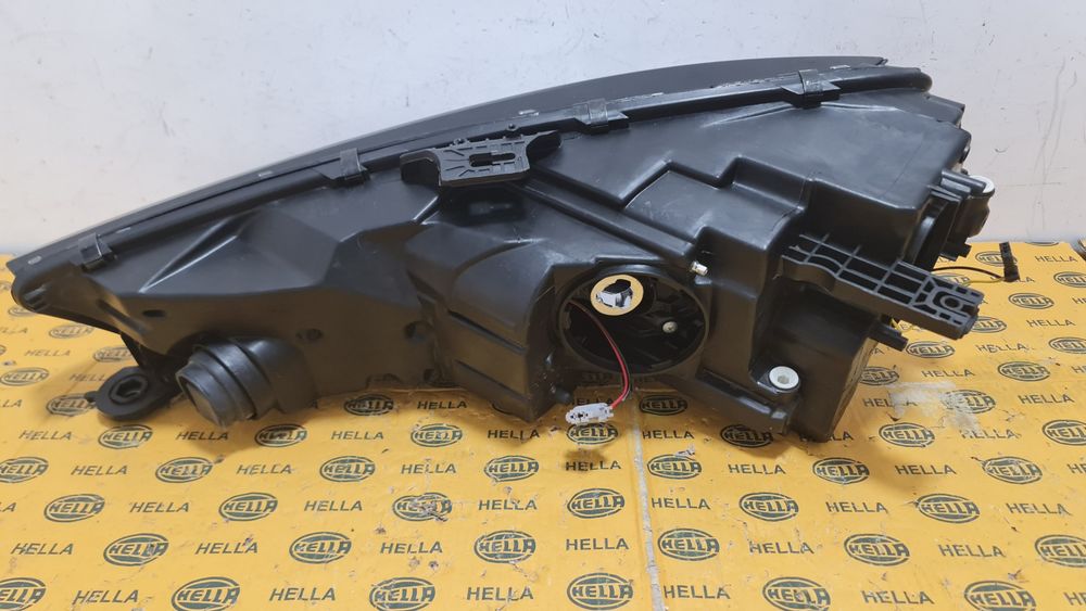 Far xenon led dreapta  Audi A4 B9 8W S4 2015+ 8W0941044B